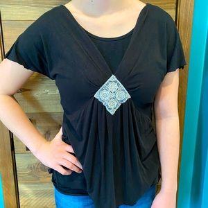 Daisy Fuentes black ruched top